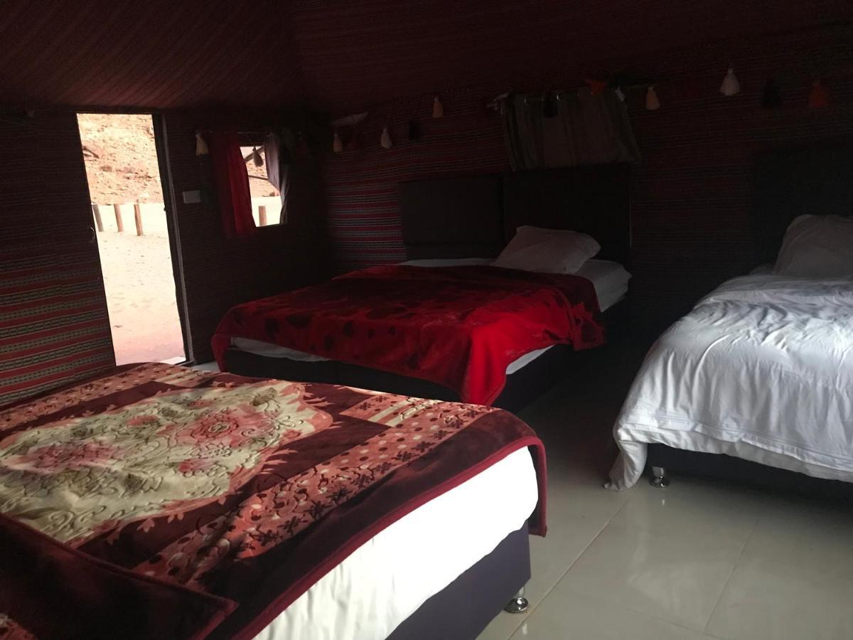 Black Irish Camp And Tours Wadi Rum Eksteriør billede