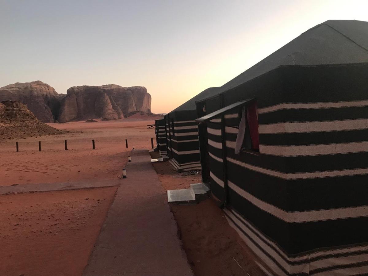 Black Irish Camp And Tours Wadi Rum Eksteriør billede