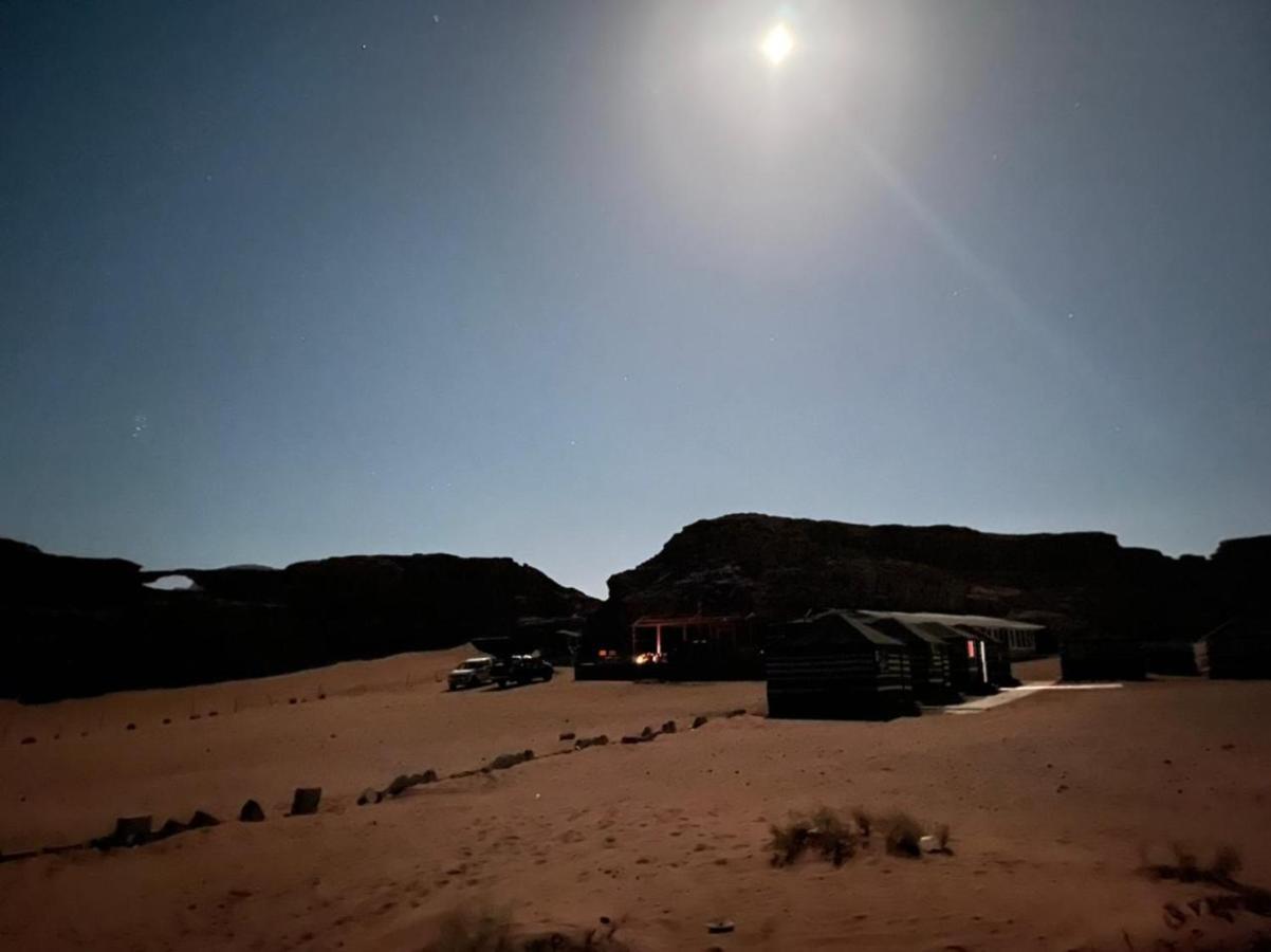 Black Irish Camp And Tours Wadi Rum Eksteriør billede