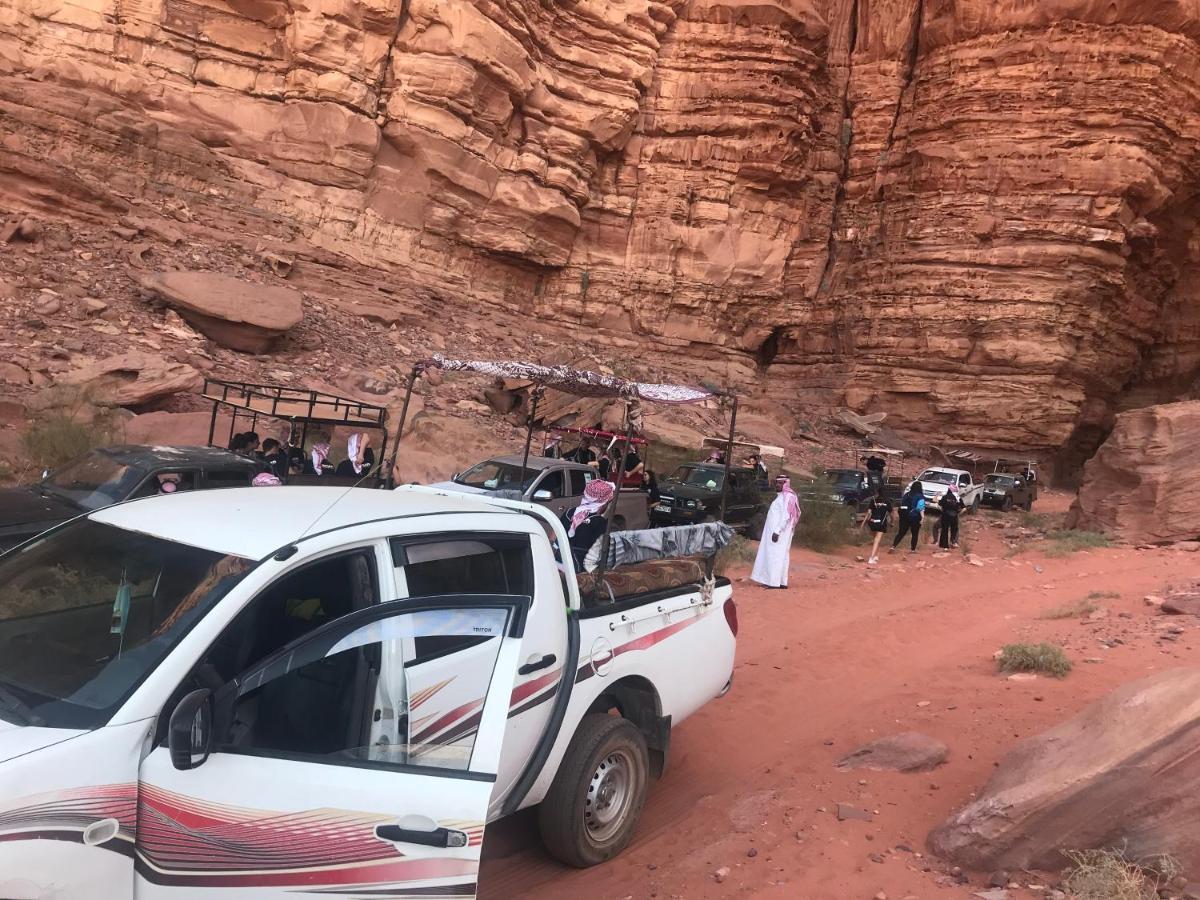 Black Irish Camp And Tours Wadi Rum Eksteriør billede
