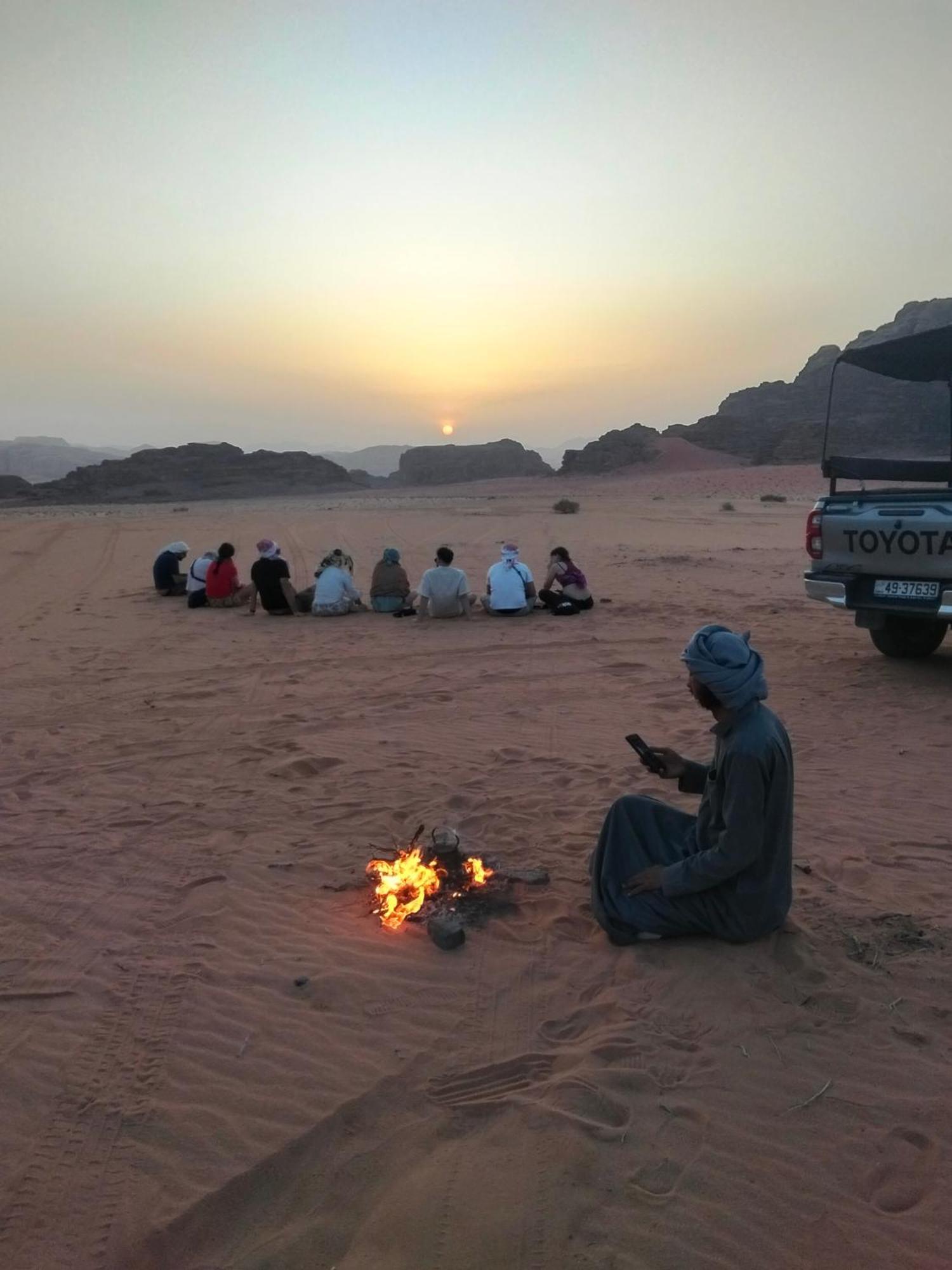 Black Irish Camp And Tours Wadi Rum Eksteriør billede
