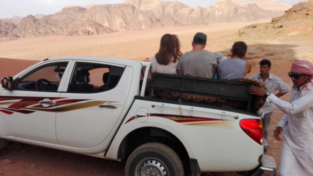 Black Irish Camp And Tours Wadi Rum Eksteriør billede