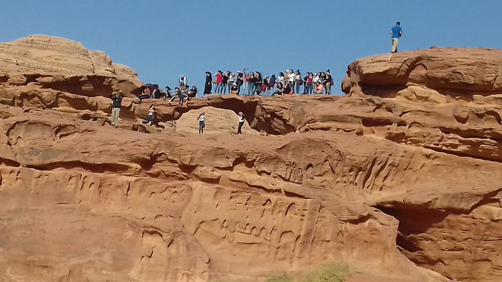 Black Irish Camp And Tours Wadi Rum Eksteriør billede