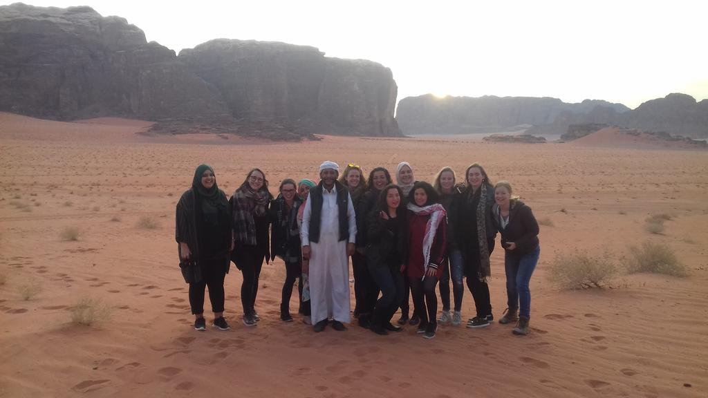 Black Irish Camp And Tours Wadi Rum Eksteriør billede