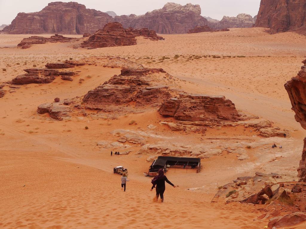 Black Irish Camp And Tours Wadi Rum Eksteriør billede