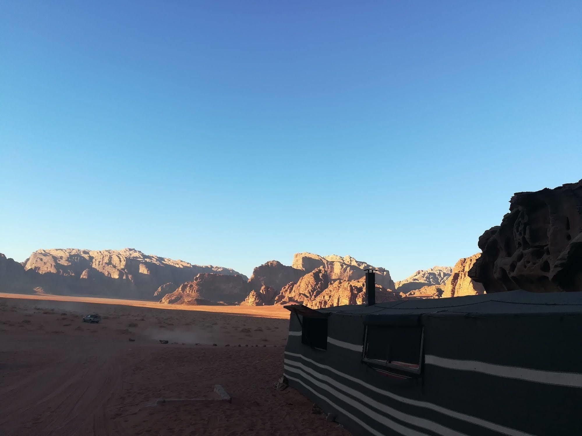 Black Irish Camp And Tours Wadi Rum Eksteriør billede