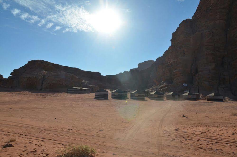Black Irish Camp And Tours Wadi Rum Eksteriør billede