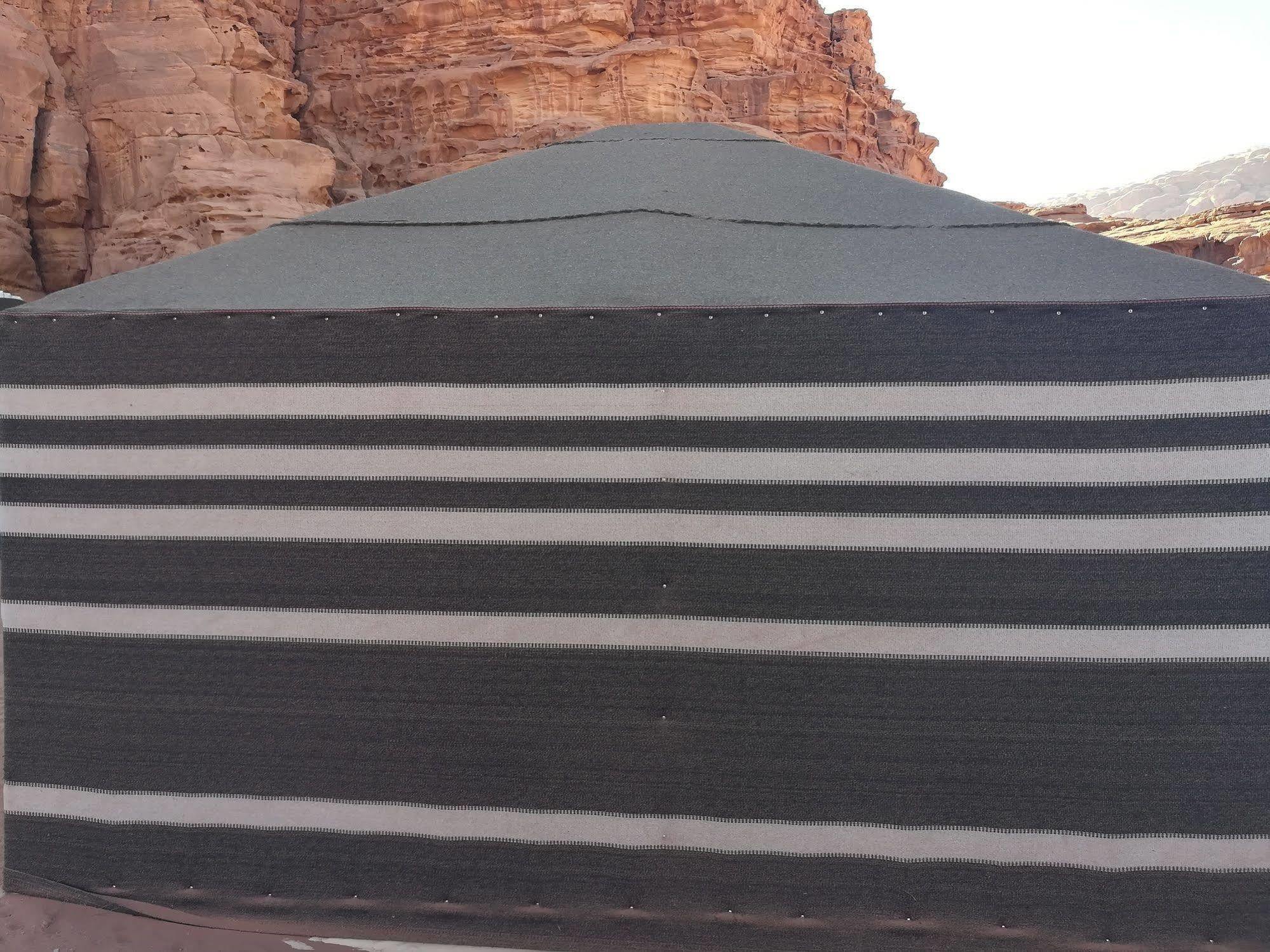 Black Irish Camp And Tours Wadi Rum Eksteriør billede