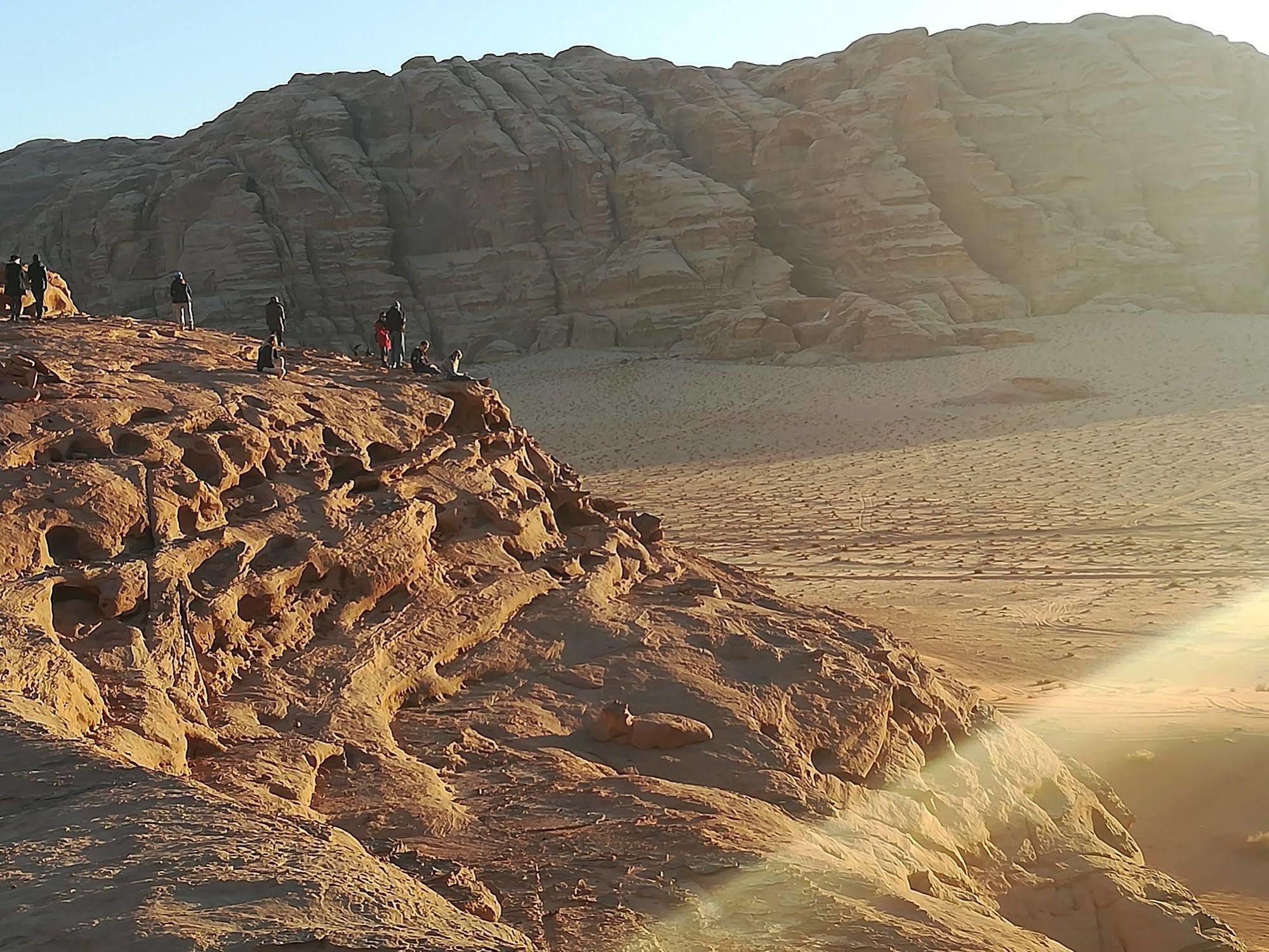 Black Irish Camp And Tours Wadi Rum Eksteriør billede