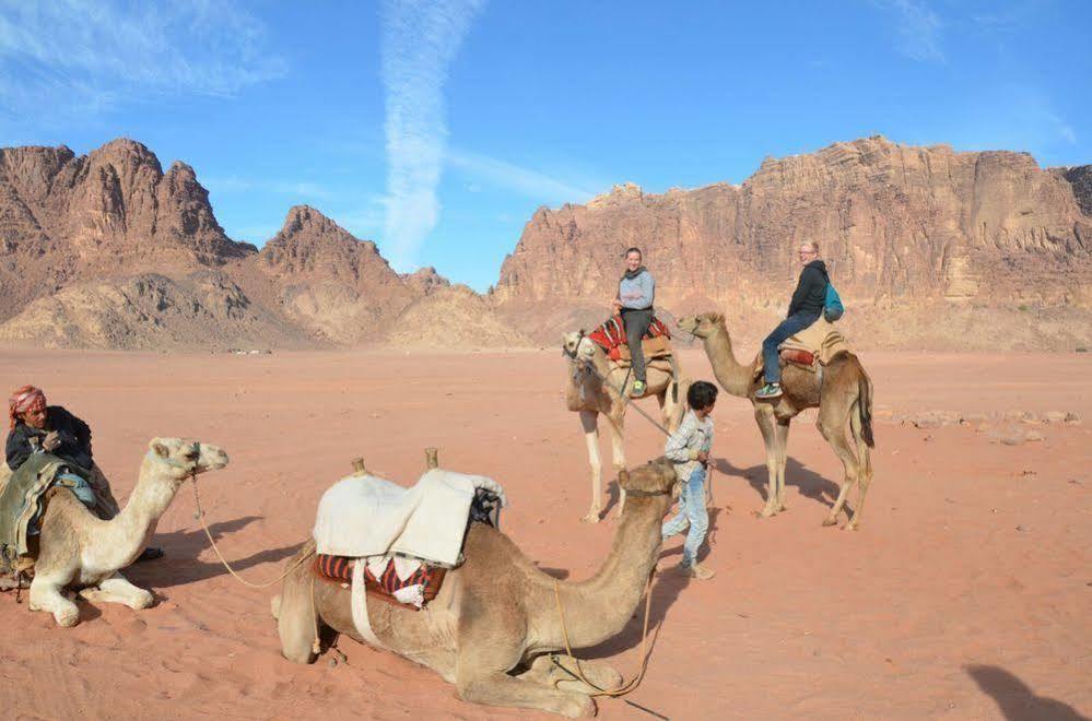 Black Irish Camp And Tours Wadi Rum Eksteriør billede